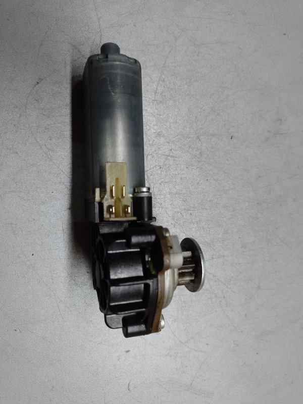 Моторчик регулировки сиденья передний правый GL-CLASS X164 06-12 2011 M273923 4.7L