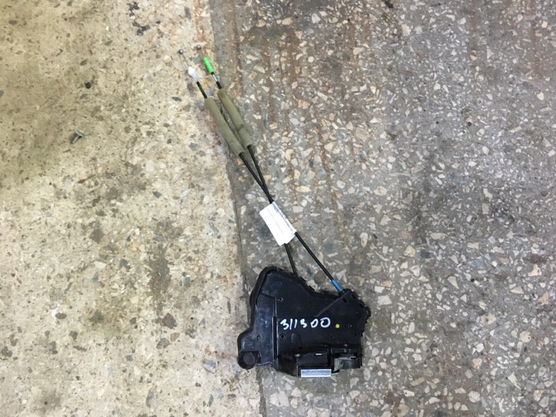 Замок двери передний правый TOYOTA PRIUS PLUS 11-14 2013 ZVW41L 1.8 2ZRFXE 69030-42230 Б/У