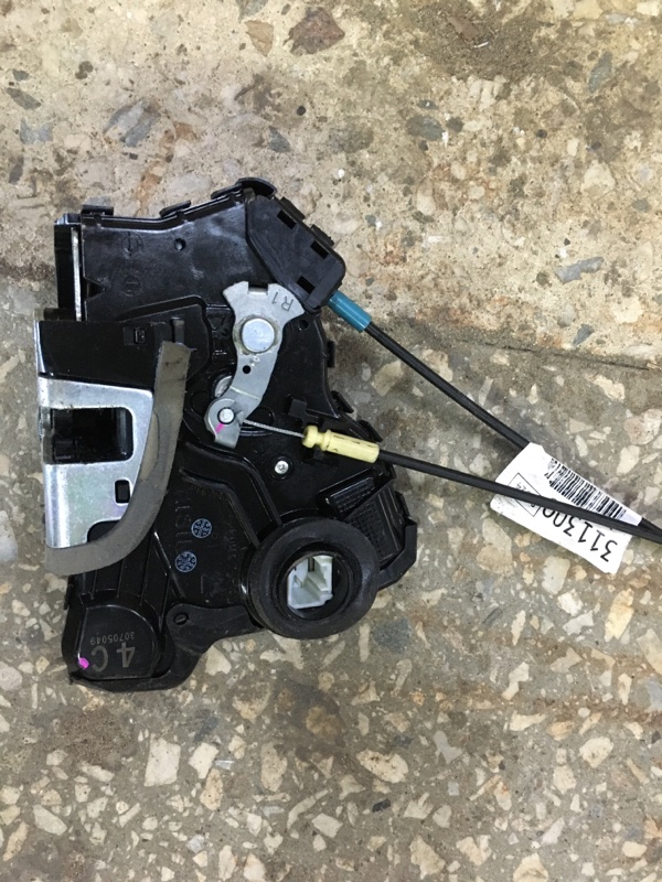 Замок двери передний правый PRIUS PLUS 11-14 2013 ZVW41L 1.8 2ZRFXE