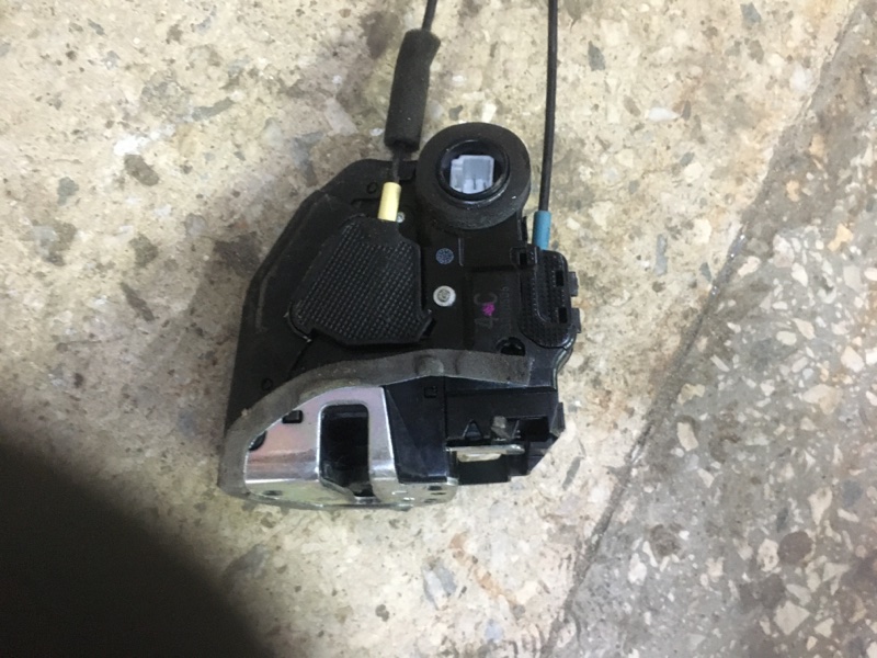 Замок двери задний левый TOYOTA PRIUS PLUS 11-14 ZVW41L 1.8 2ZRFXE Замок двери задний левый TOYOTA PRIUS PLUS 11-14 ZVW41L 1.8 2ZRFXE