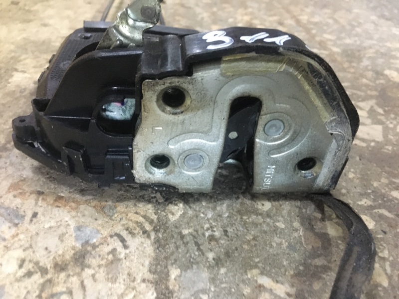 Замок двери задний левый TOYOTA PRIUS - 20 03-11 1NZ-FXE 1.5L Замок двери задний левый TOYOTA PRIUS - 20 03-11 1NZ-FXE 1.5L