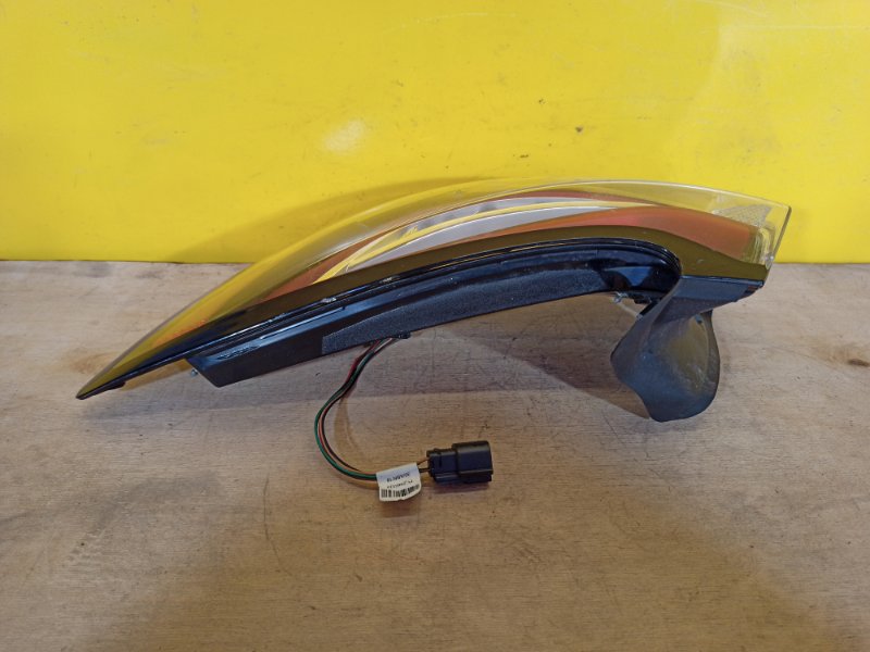 Фонарь наружный правый EDGE 15-