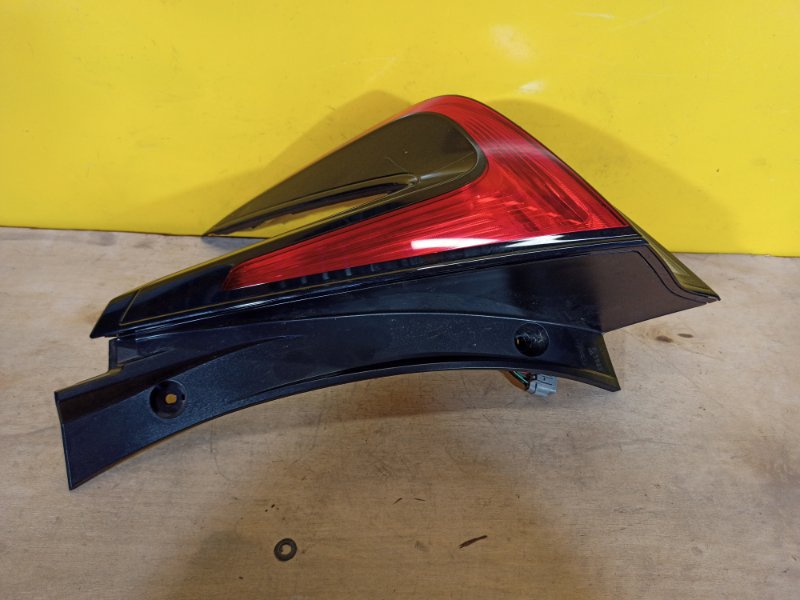 Фонарь наружный правый LEAF 18-