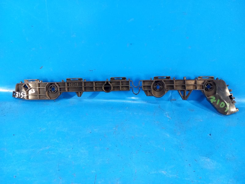 Кронштейн заднего бампера правый TOYOTA PRIUS 16- 2016 1.8 2ZRFXE 5257647040 Б/У