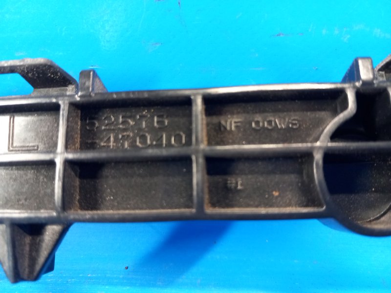 Кронштейн заднего бампера правый PRIUS 16- 2016 1.8 2ZRFXE