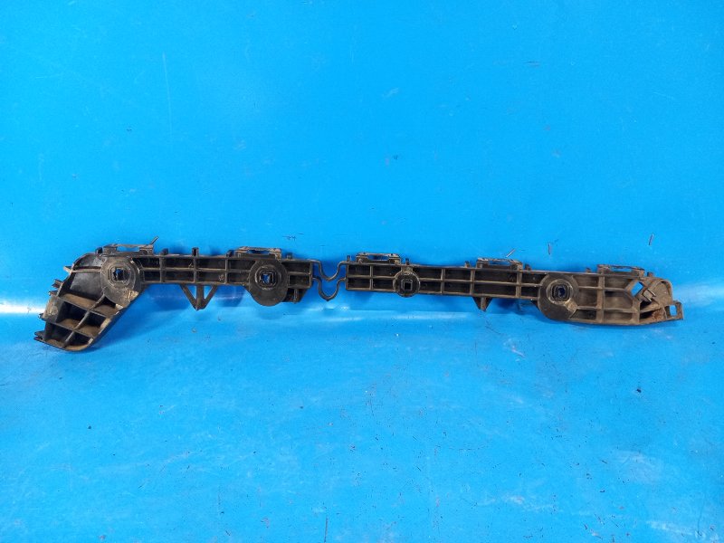 Кронштейн заднего бампера правый TOYOTA PRIUS 16- 1.8 2ZRFXE