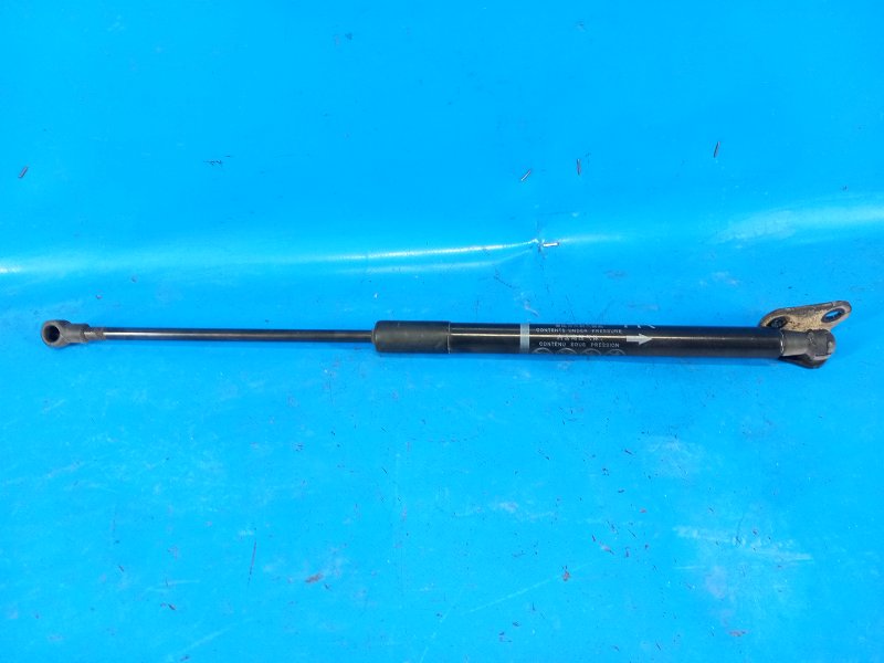 Амортизатор крышки багажника правый PRIUS 16- 2016 1.8 2ZRFXE