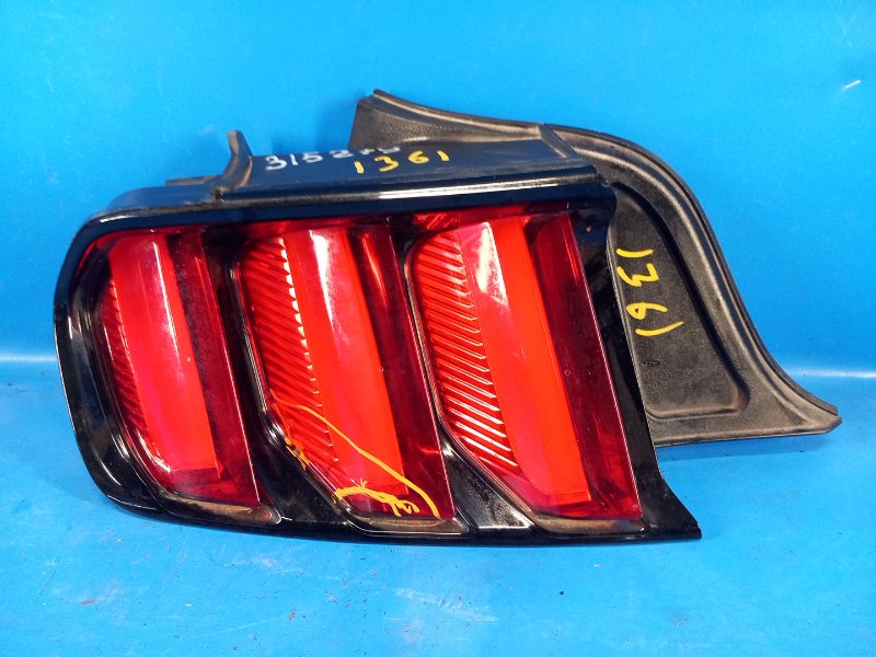 Фонарь наружный левый FORD MUSTANG 15- 2017 3.7 C37PDED FR3Z-13405-G Б/У