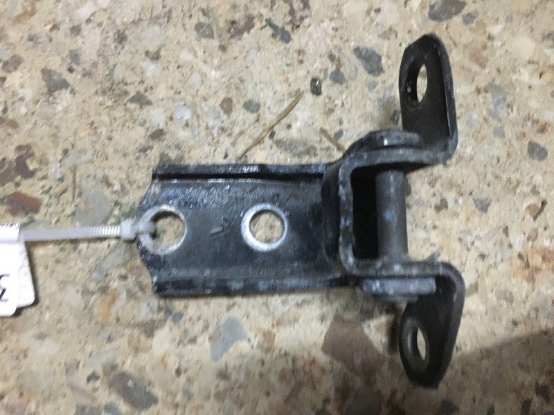 Петля двери верхняя задняя левая TOYOTA PRIUS - 20 03-11 2006 1NZ-FXE 1.5L 68780-52030 Б/У