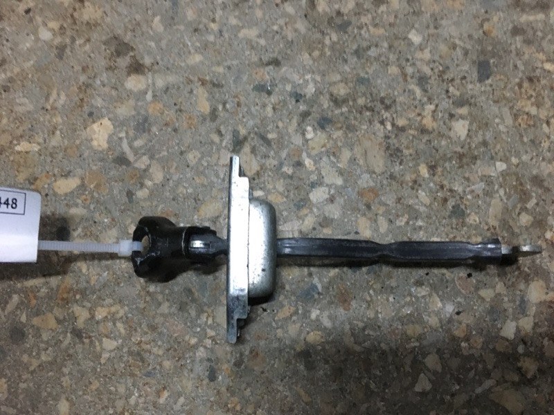 Запчасть ограничитель двери задний левый TOYOTA PRIUS - 20 03-11 2006 1NZ-FXE 1.5L 68640-47021 Б/У Ограничитель двери задний левый TOYOTA PRIUS - 20 03-11 2006 1NZ-FXE 1.5L 68640-47021 Б/У