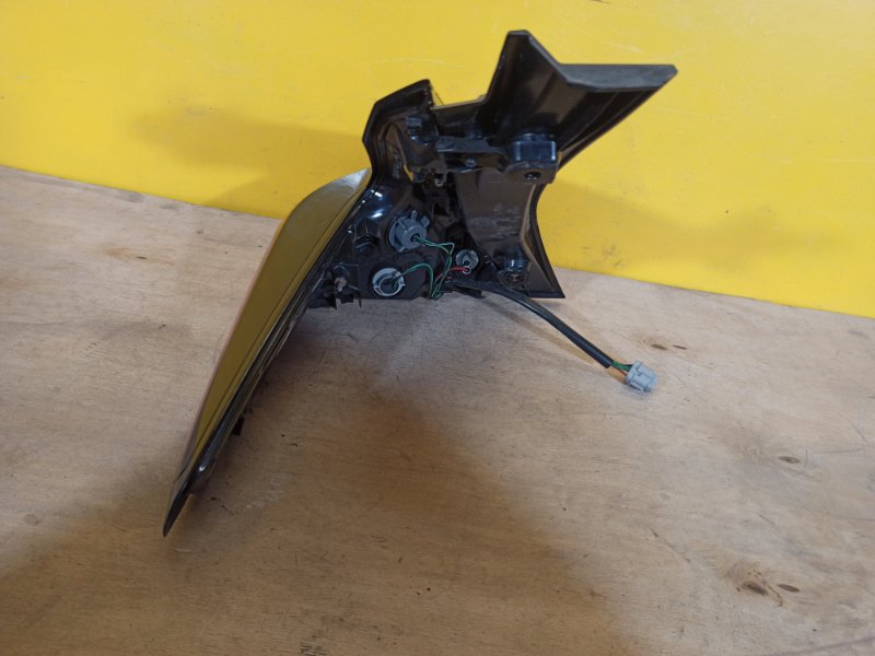 Фонарь наружный правый LEAF 18-