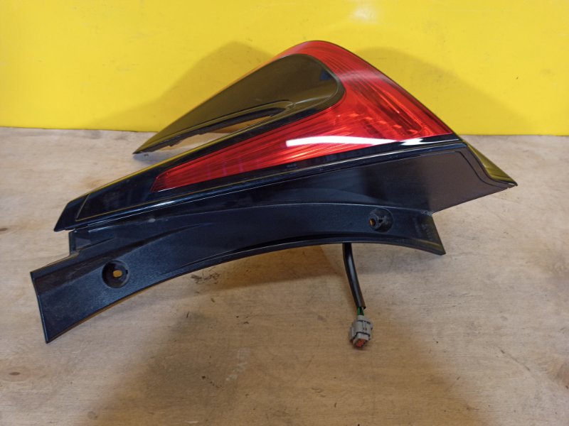 Фонарь наружный правый LEAF 18-