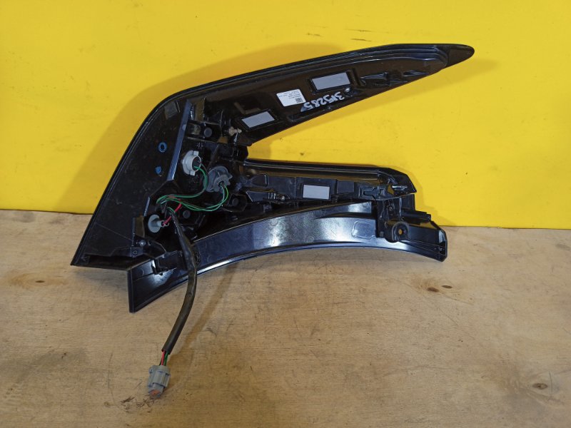 Фонарь наружный правый LEAF 18-