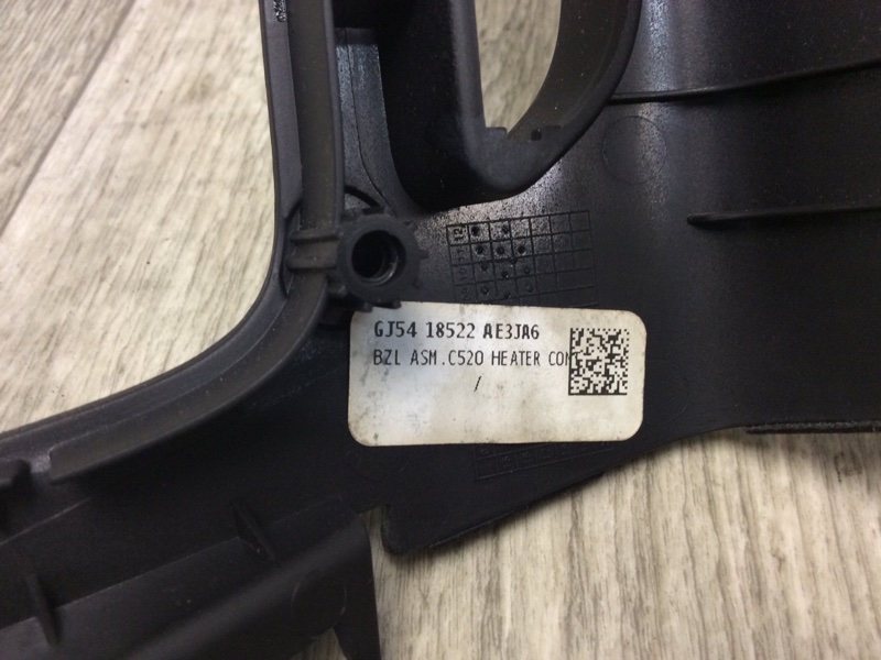 Накладка торпедо центр. FORD ESCAPE 12-19 TM2 2.5 T25HDEX