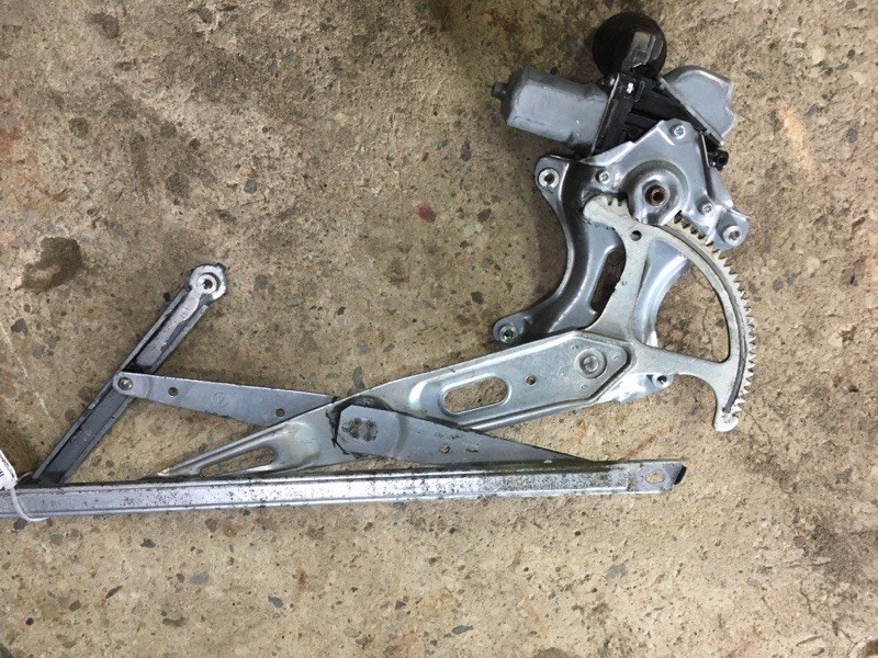 Стеклоподъемник передний правый TOYOTA PRIUS PLUS 11-14 2013 ZVW41L 1.8 2ZRFXE 69801-21020 Б/У