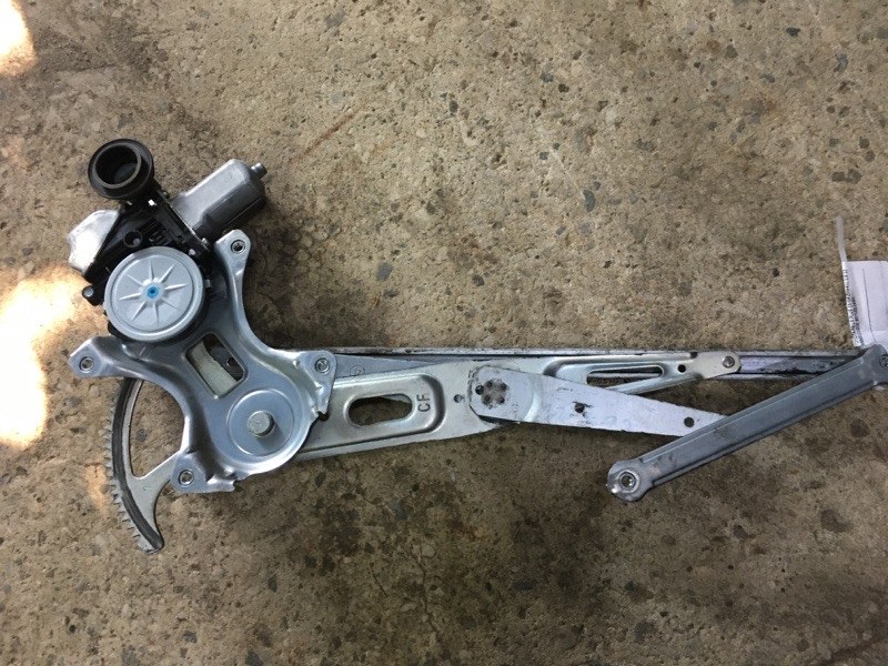 Стеклоподъемник передний правый PRIUS PLUS 11-14 2013 ZVW41L 1.8 2ZRFXE