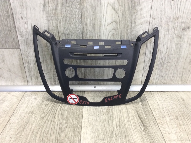 Накладка торпедо центр. FORD ESCAPE 12-19 2018 TM2 2.5 T25HDEX GJ5Z-18842-AA Б/У
