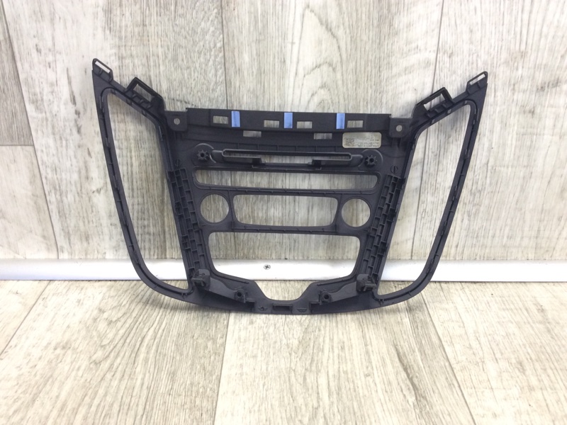 Накладка торпедо центр. ESCAPE 12-19 2018 TM2 2.5 T25HDEX