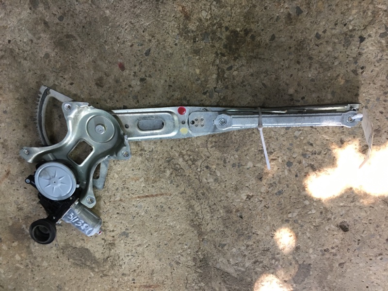 Запчасть стеклоподъемник задний левый TOYOTA PRIUS - 20 03-11 2006 1NZ-FXE 1.5L 69802-52070 Б/У Стеклоподъемник задний левый TOYOTA PRIUS - 20 03-11 2006 1NZ-FXE 1.5L 69802-52070 Б/У