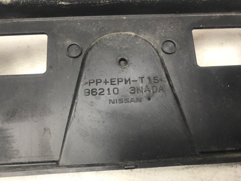 Площадка номерного знака NISSAN LEAF 10-17