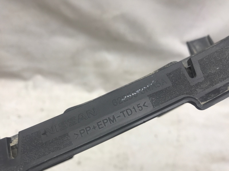 Решетка переднего бампера LEAF 10-17