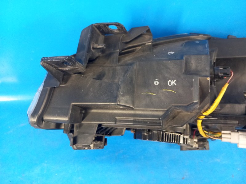Фара правая 3 BL 09-13 2009 2.5 L (L5-VE)
