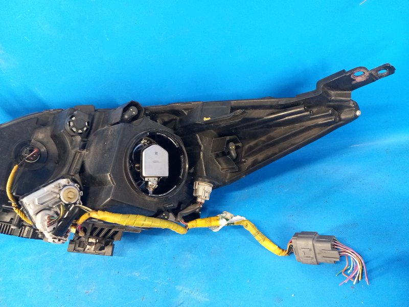 Фара правая 3 BL 09-13 2009 2.5 L (L5-VE)