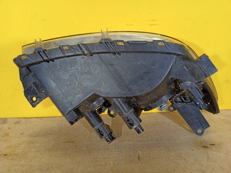 Фара левая RAV4 05-12