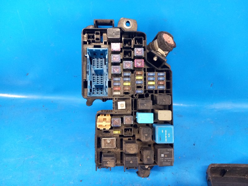 Блок предохранителей моторный отсек 3 BL 09-13 2009 2.5 L (L5-VE)