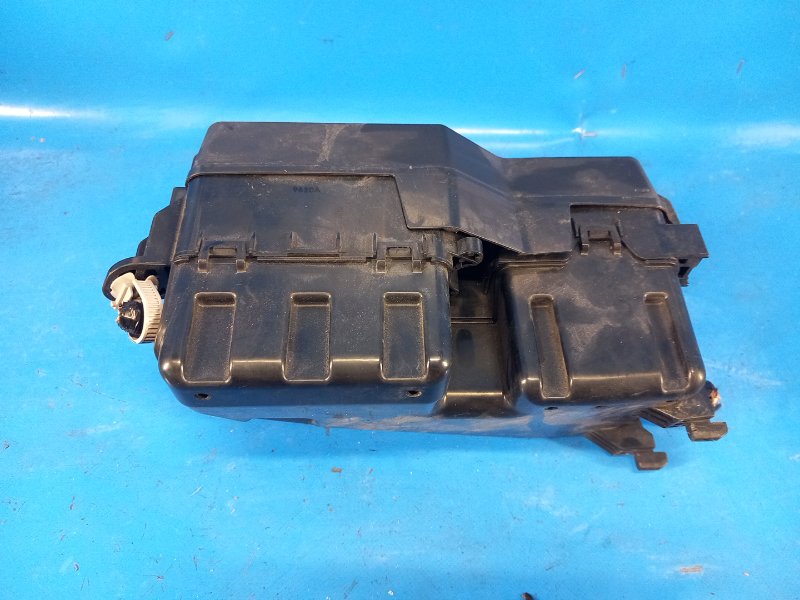 Блок предохранителей моторный отсек 3 BL 09-13 2009 2.5 L (L5-VE)