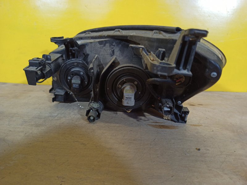 Фара правая RAV4 05-12