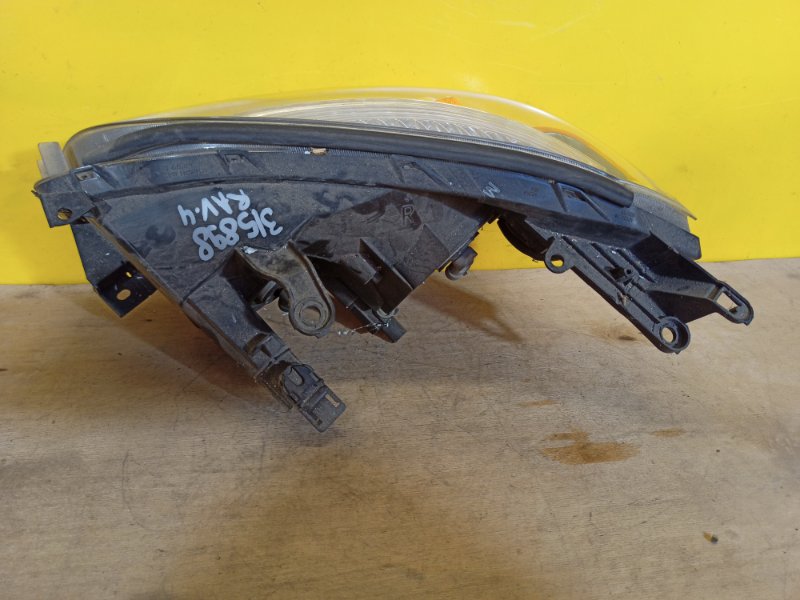 Фара правая RAV4 05-12