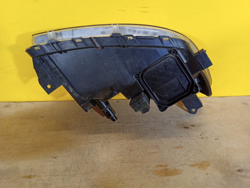 Фара левая RAV4 05-12