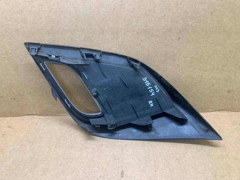 Накладка противотуманной фары передняя правая 3 BL 09-13 Накладка противотуманной фары передняя правая 3 BL 09-13