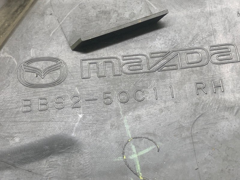 Накладка противотуманной фары передняя правая MAZDA 3 BL 09-13 Накладка противотуманной фары передняя правая MAZDA 3 BL 09-13