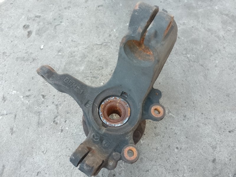 Кулак поворотный передний левый MAZDA 3 BL 09-13 2009 2.5 L (L5-VE) BBM2-33-031A Б/У