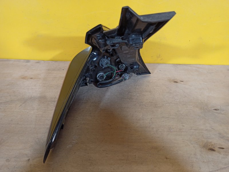 Фонарь наружный правый LEAF 18-