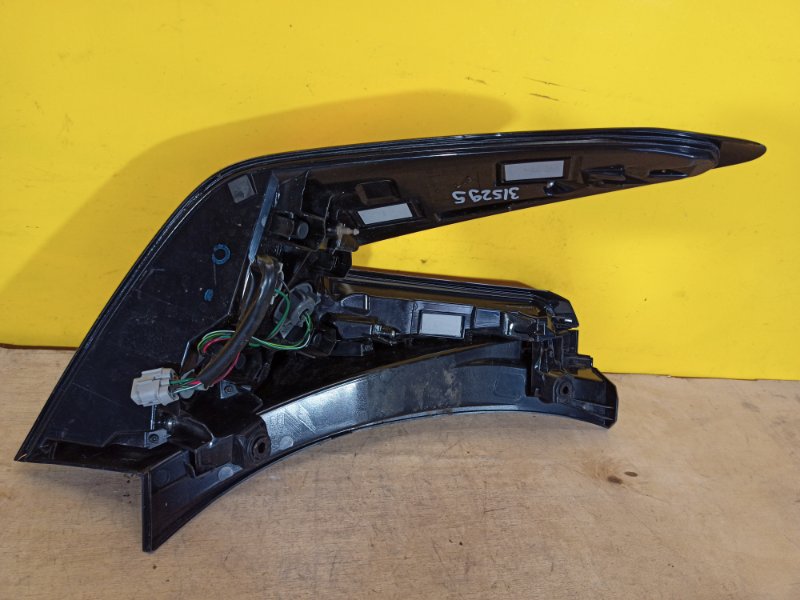 Фонарь наружный правый LEAF 18-