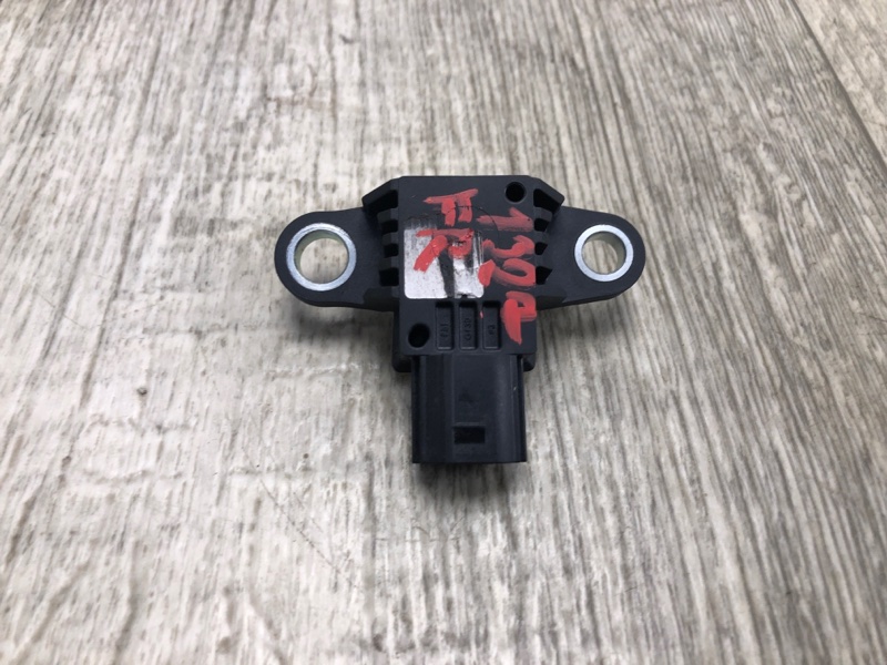 Датчик удара передний правый NISSAN QASHQAI/ROGUE SPORT 14- J11 2.0L MR20DD