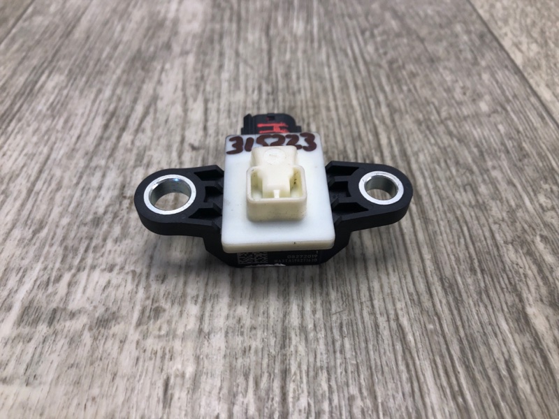 Датчик удара передний правый QASHQAI/ROGUE SPORT 14- 2020 J11 2.0L MR20DD