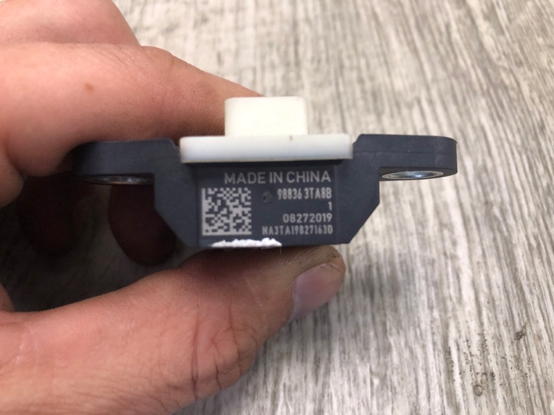 Датчик удара передний правый QASHQAI/ROGUE SPORT 14- 2020 J11 2.0L MR20DD