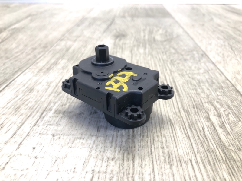 Моторчик заслонки печки NISSAN QASHQAI/ROGUE SPORT 14- 2020 J11 2.0L MR20DD 27749-4BU0A Б/У