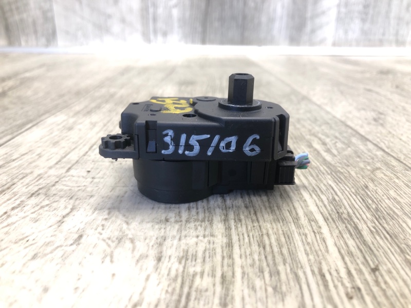 Моторчик заслонки печки NISSAN QASHQAI/ROGUE SPORT 14- J11 2.0L MR20DD