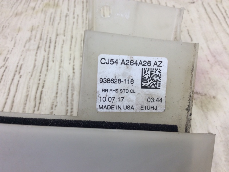 Направляющая стекла двери задняя правая ESCAPE 12-19 2018 TM2 2.5 T25HDEX