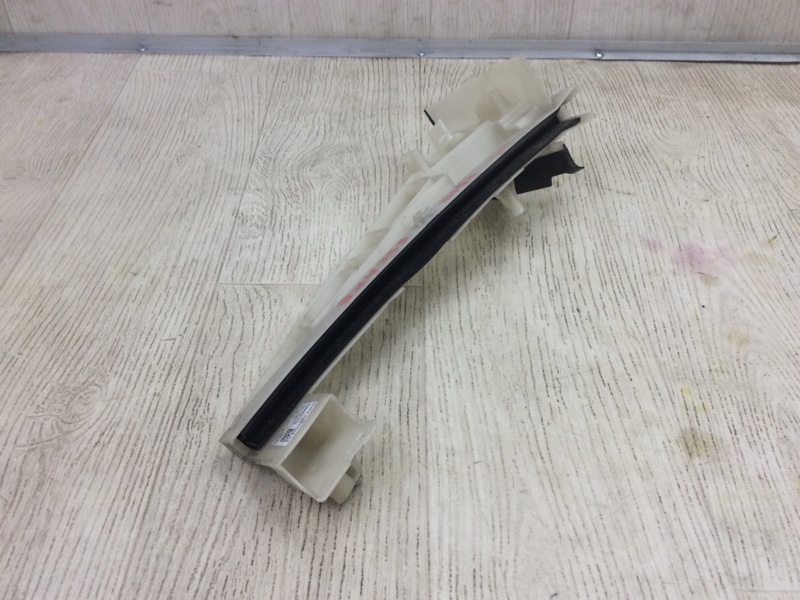 Направляющая стекла двери задняя правая FORD ESCAPE 12-19 TM2 2.5 T25HDEX