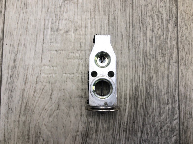 Клапан кондиционера NISSAN QASHQAI/ROGUE SPORT 14- J11 2.0L MR20DD