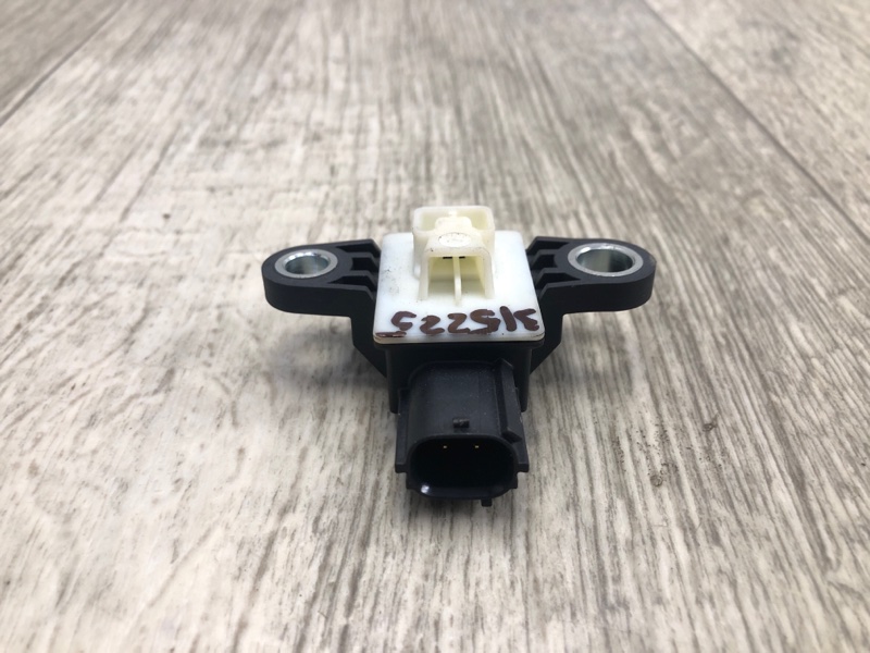 Датчик удара передний левый QASHQAI/ROGUE SPORT 14- 2020 J11 2.0L MR20DD