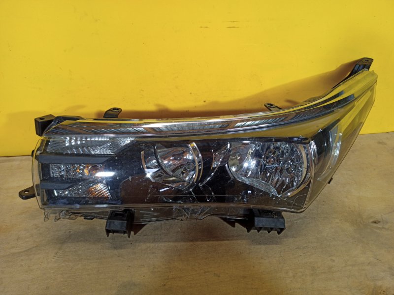Фара левая TOYOTA COROLLA 12-19 E180 8115002E70 Б/У