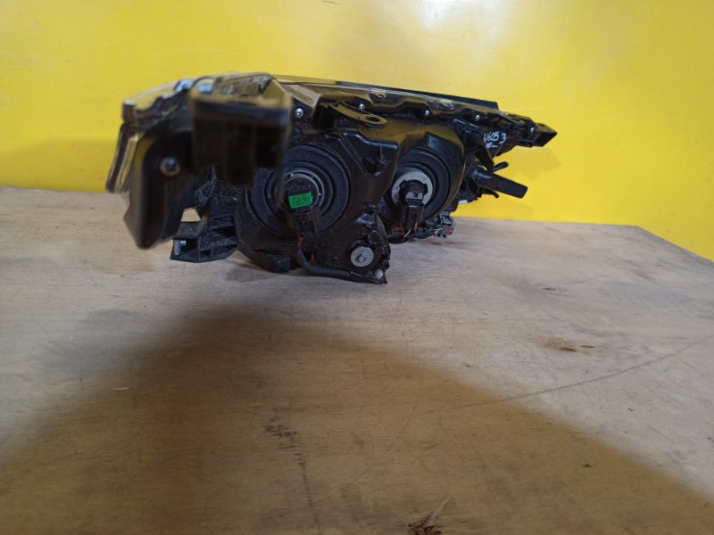 Фара левая COROLLA 12-19 E180