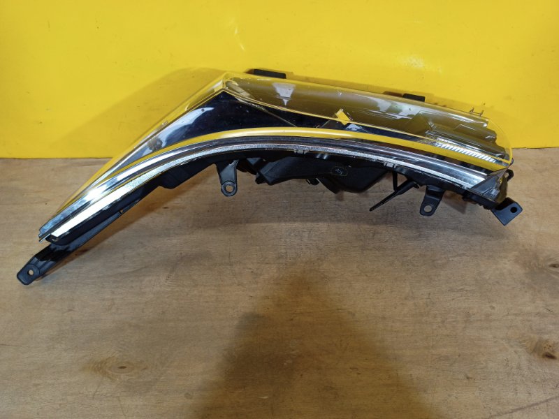 Фара левая COROLLA 12-19 E180